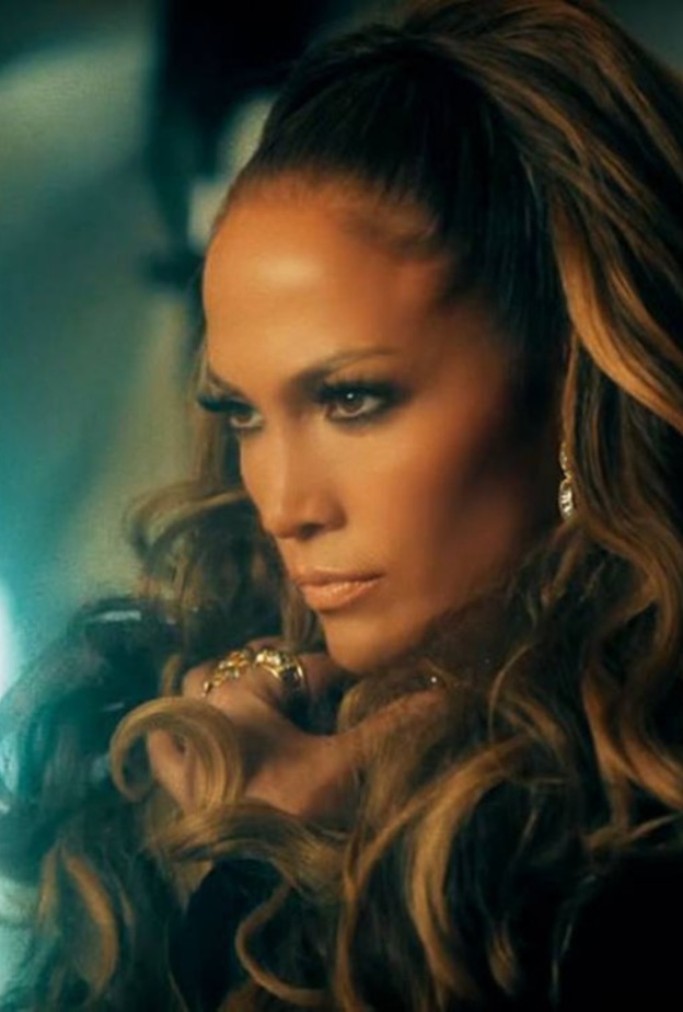 جنيفر لوبيز ‏تختار تسريحات شعر المبلل