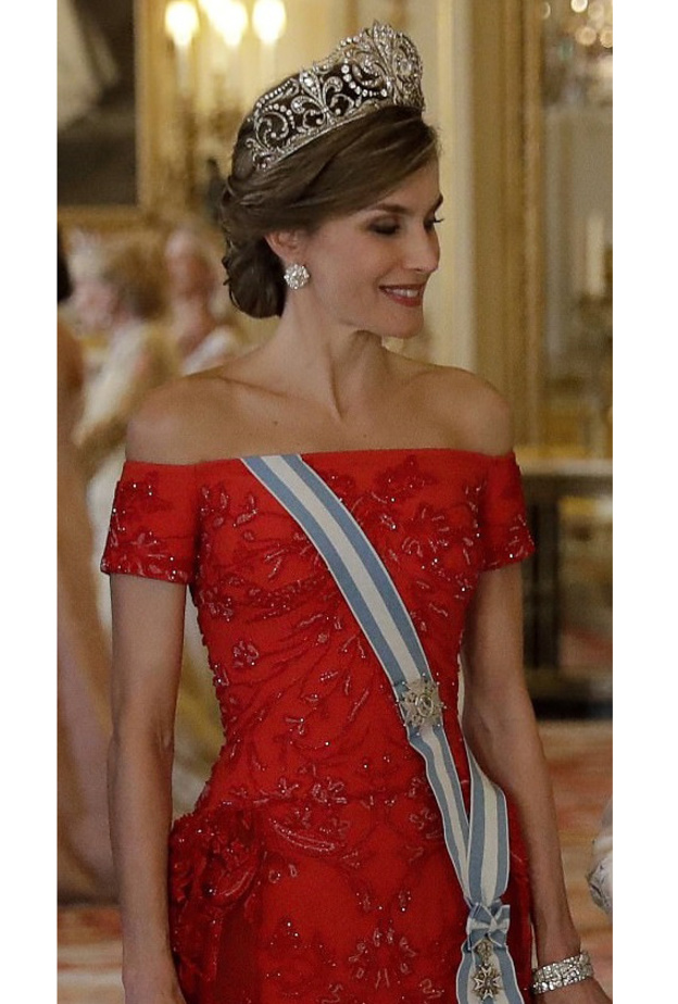 ملكة اسبانيا خلال بدت في غاية الجمال والأنوثة