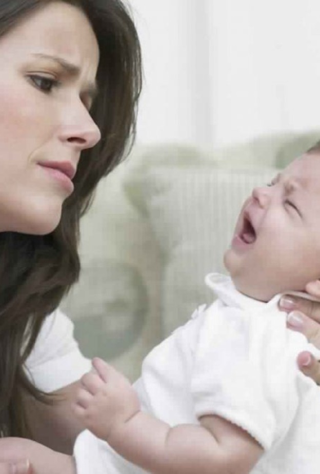 اكتئاب ما بعد الولادة اسبابه وطرق علاجه