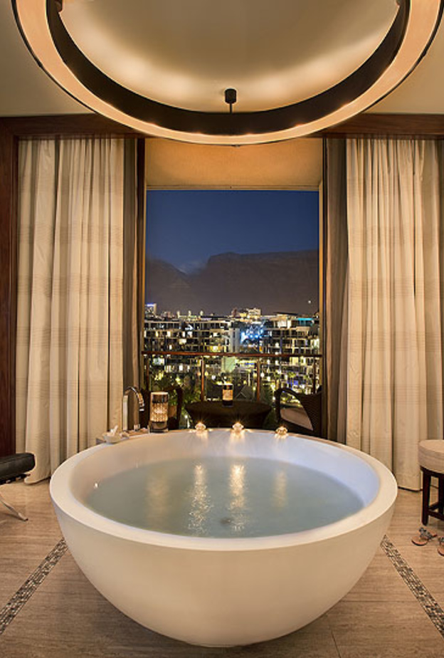 أناقة مترفة في حمام فندق The One & Only كيب تاون