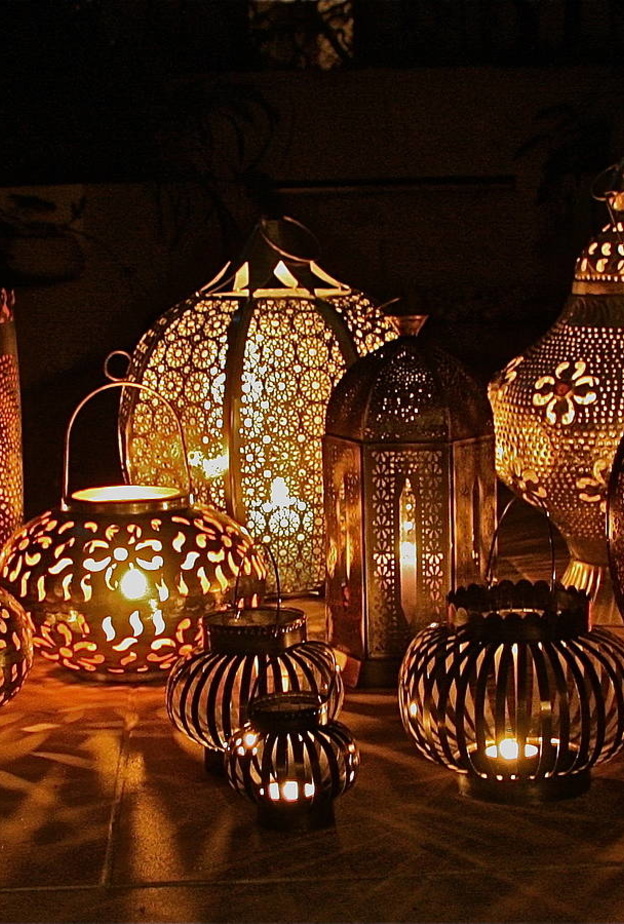 فوانيس ملونة لديكور النافذة في شهر رمضان