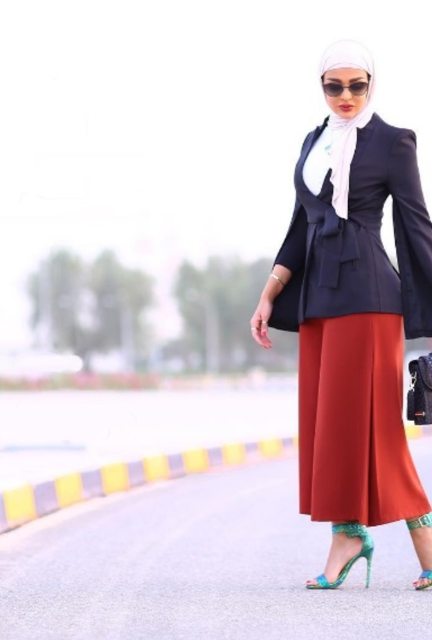ازياء محجبات مع البنطلون الأحمر والواسع