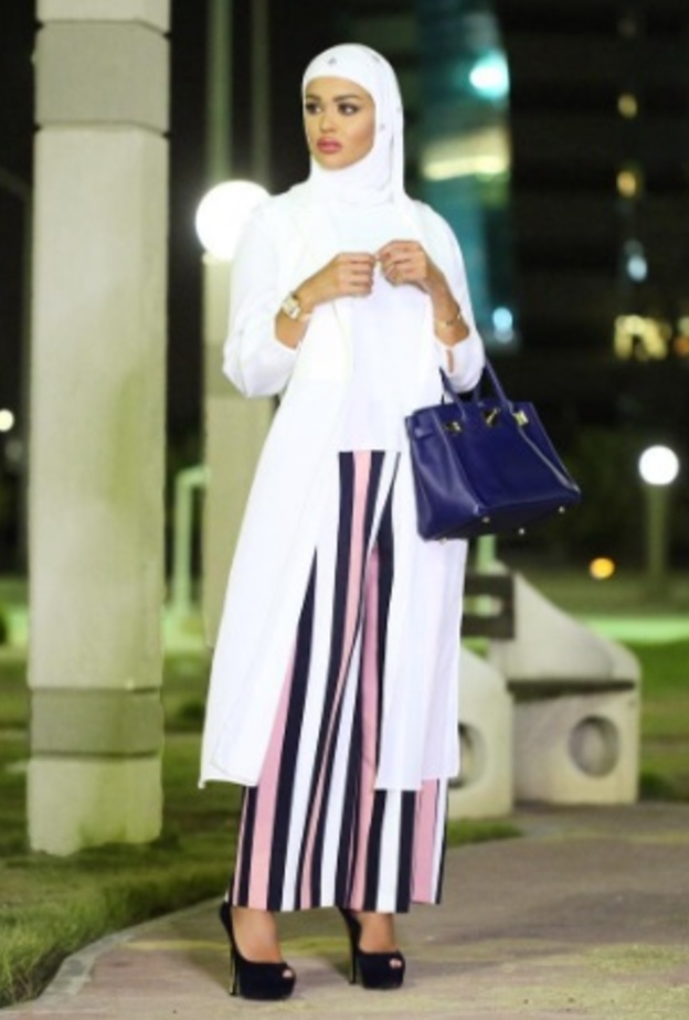 ازياء محجبات مع البنطلون المقلم بخطوط ملونةعلى خطى الجميلة مرمر