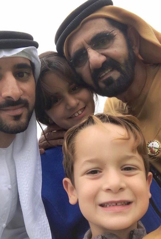الشيخ محمد بن راشد ينشر سيلفي أحلى إبتسامة