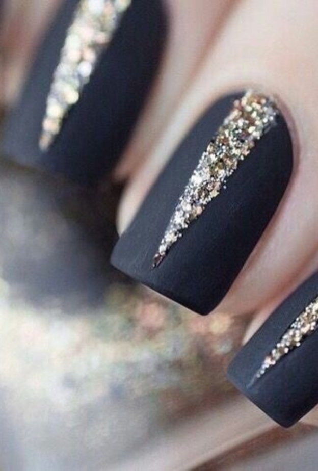 طريقة مختلفة للأظافر المات مع البرق