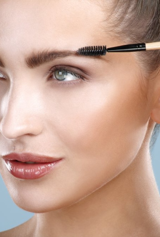 طريقة رسم الحواجب بالمكياج للمبتدئين