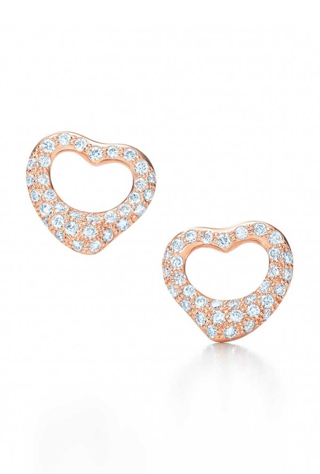 أقراط مرصعة بالذهب و الماس للعروس في يوم الحب من تيفاني أند كو Tiffany & Co