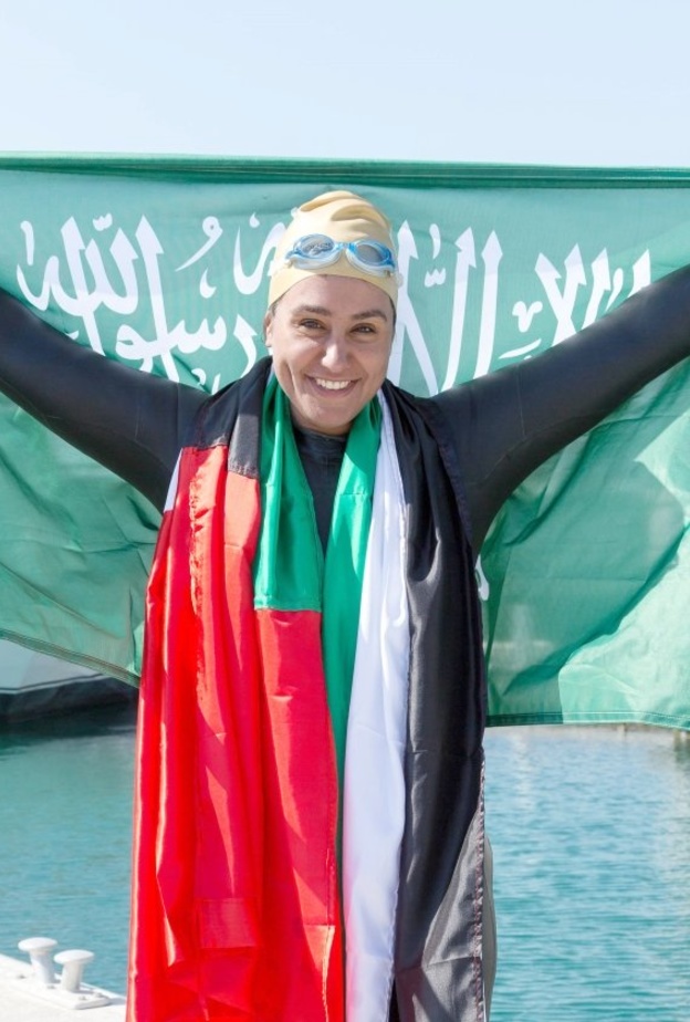 السعودية مريم بن لادن تحقق رقما قياسيا في السباحة