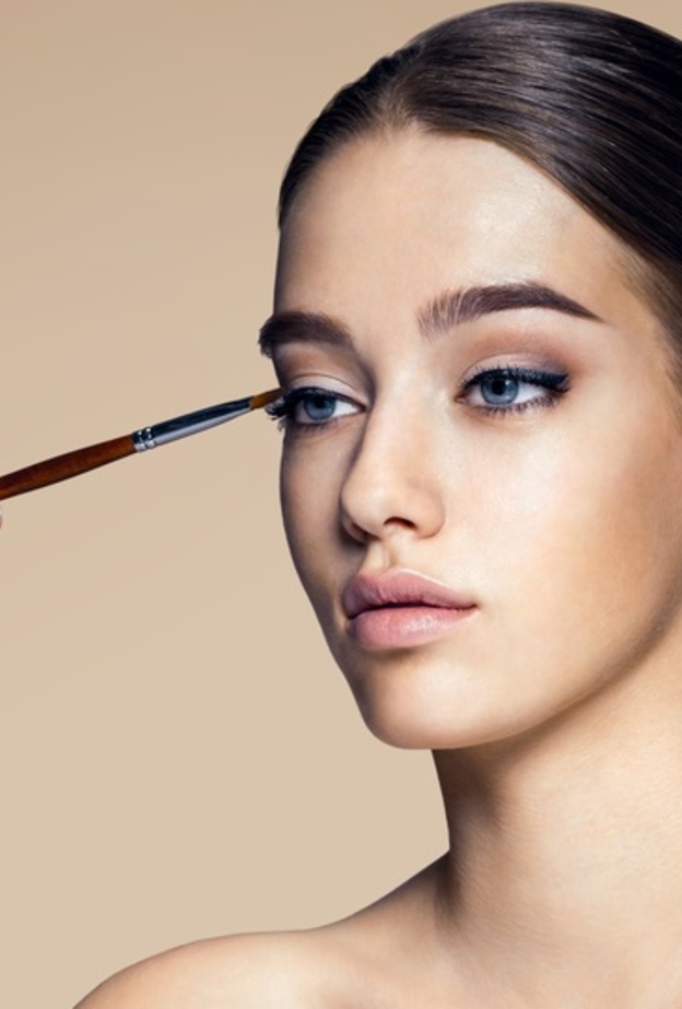 طريقة مزج ظلال العيون