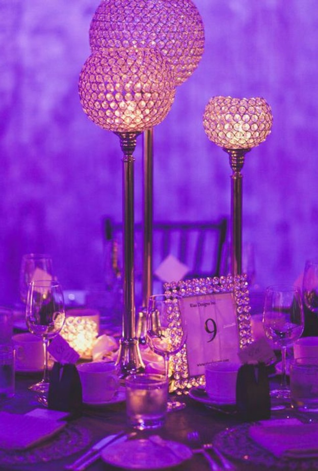 الشمعدان اضفى جمالا على ديكور العرس