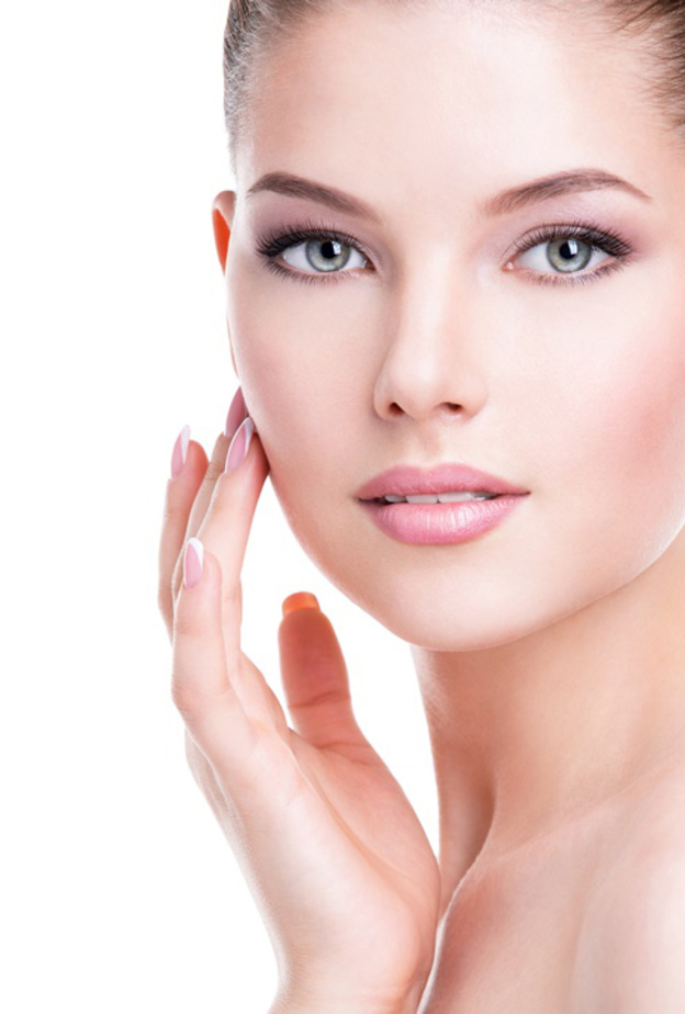 يساعد برايمر على توزيع كريم الاساس بطريقة متساوية على الوجه