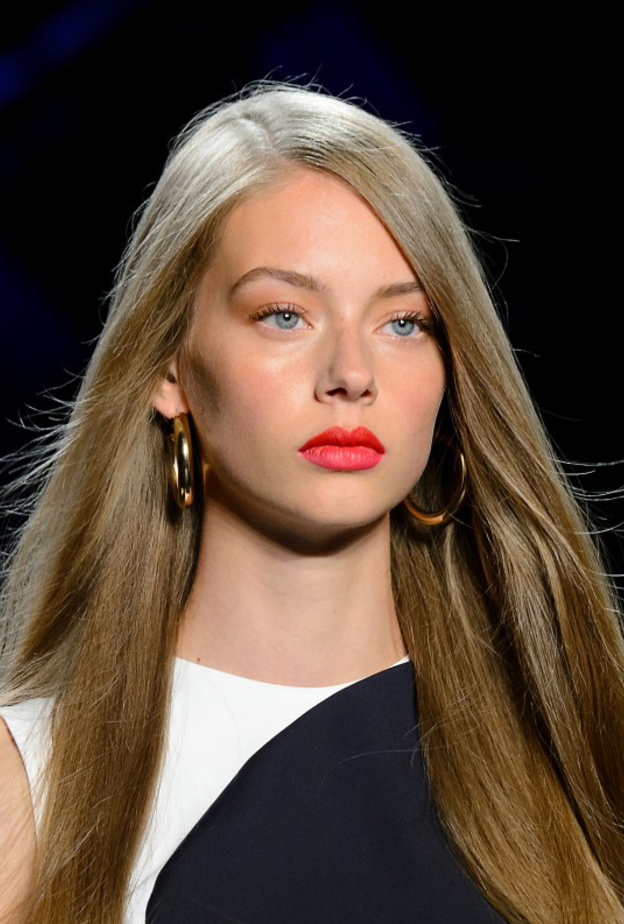 الوان مكياج تناسب الفستان الاسودمع احمر شفاه قوي