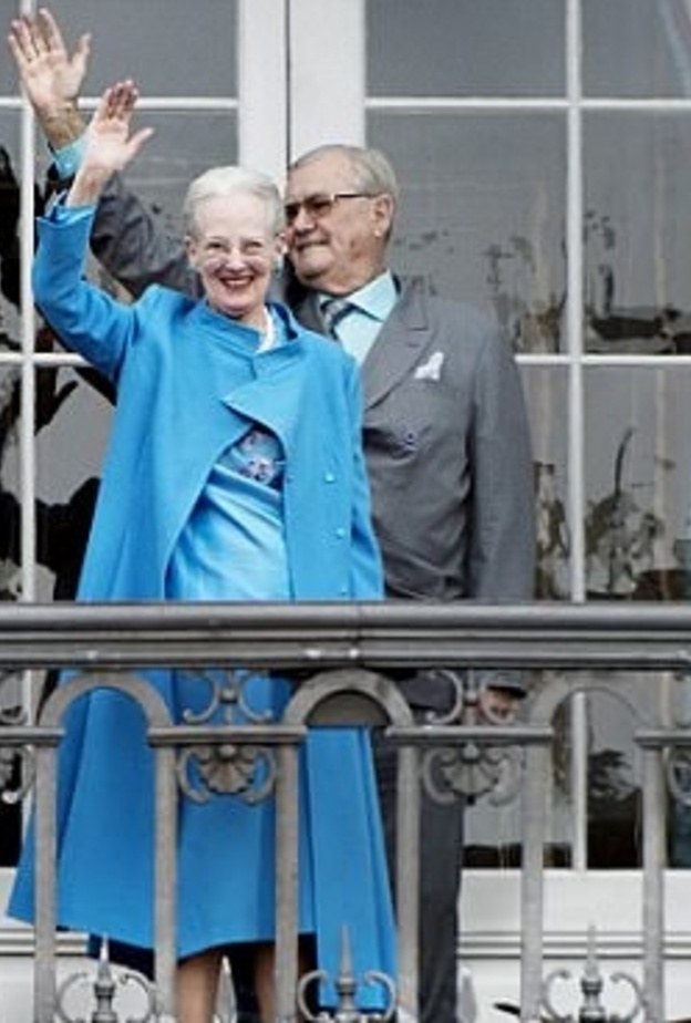 وزج ملكة الدانمارك لا يريد أن يدفع إلى جوارها