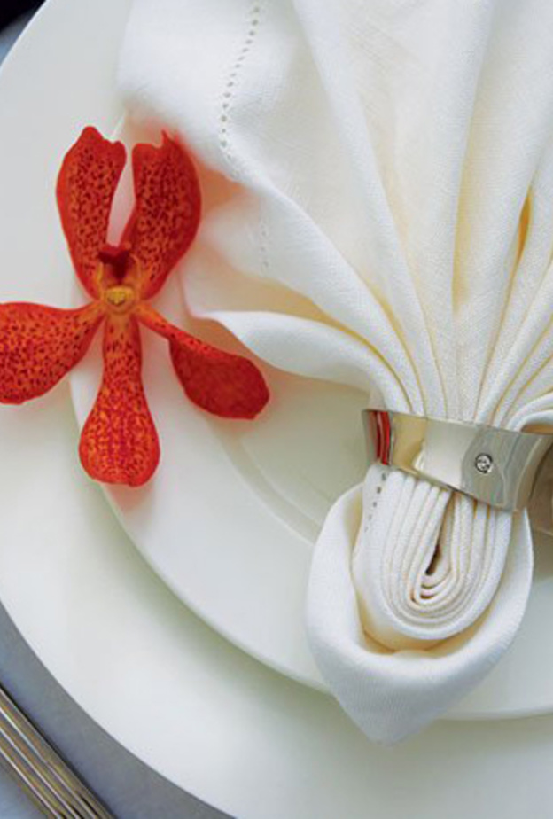 حلقة بشكل قلب ..للمسة رومانسية