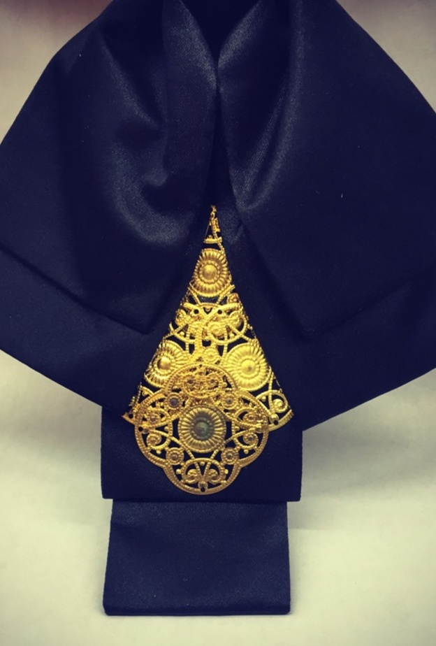 بابيون مميزة وغريبة للنساء.