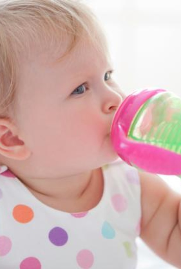 تحذير من أكواب أطفال لخطورتها على الجهاز الهضمي