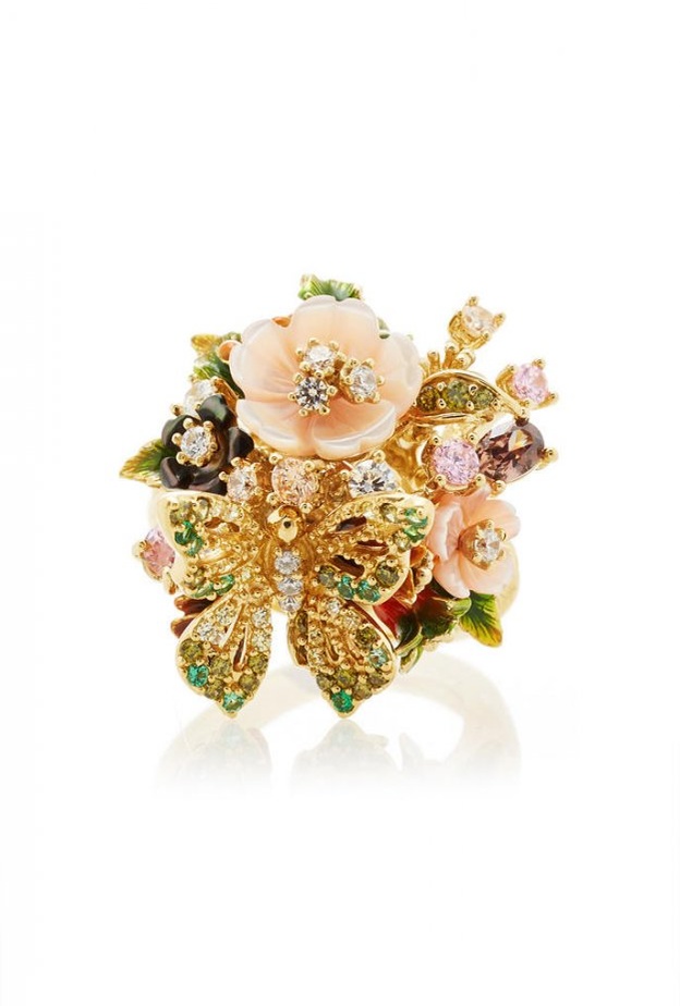 اسوارة من ديور.