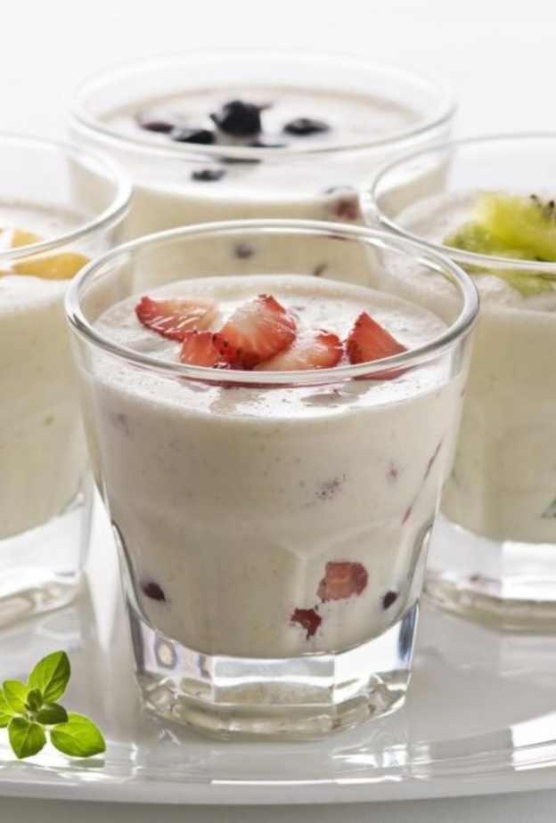 الزبادي من الأطعمة التي لا تزيد الوزن حين تناولها قبل النوم