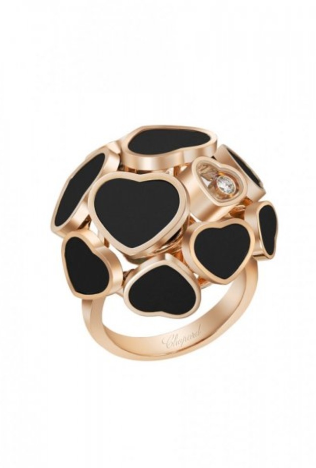 خاتم من كارتييه من العقيق الاسود