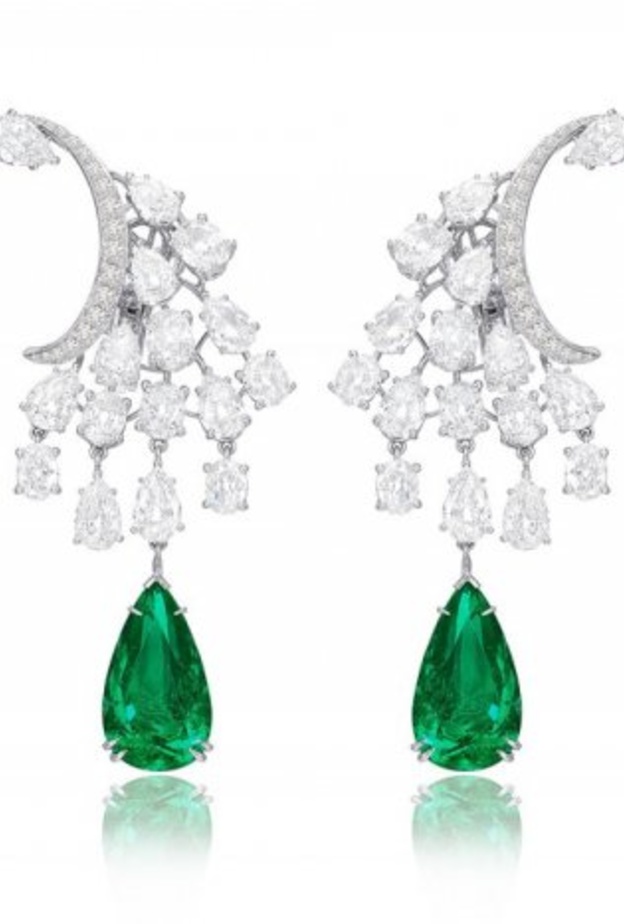 اقراط من الماس والزمرد من سوتر