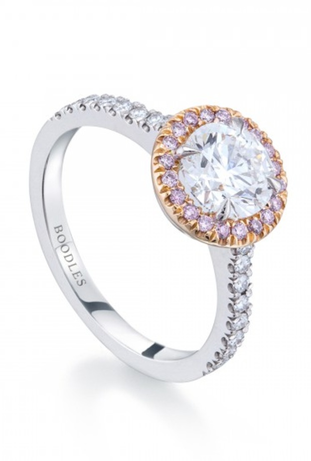 خاتم من بودلز.