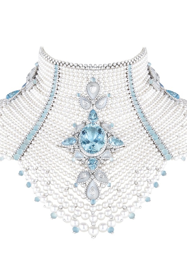 قلادة من بوشرون 