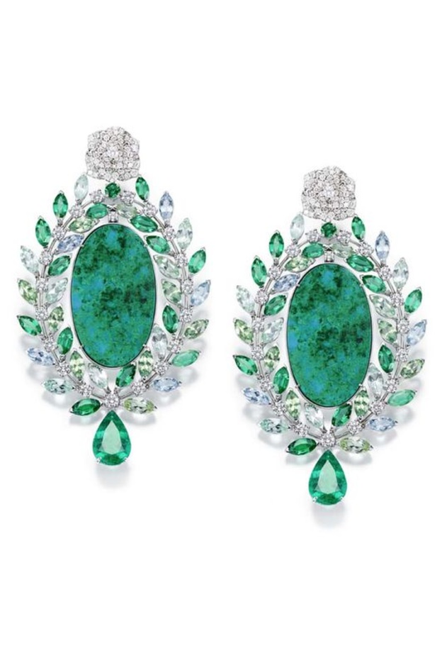 أقراط من بياجيه