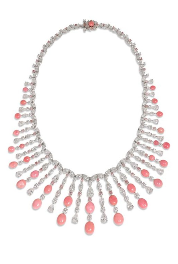 قلادة من فان كليف أند أربلز