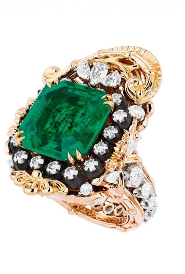 خاتم من ديور