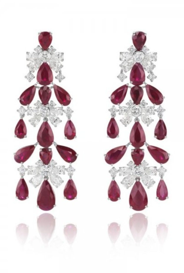 قلادة من بياجيه