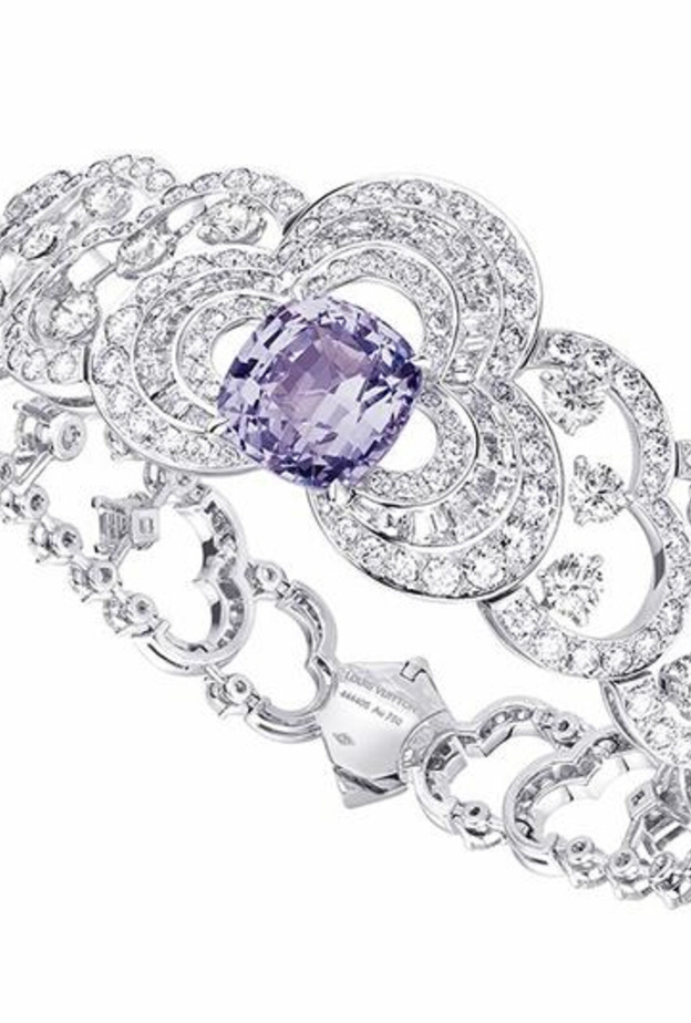 اسوارة من لويس فويتون