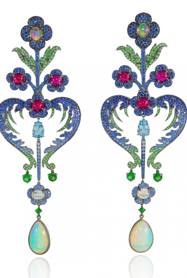 أقراط من ليديا كورتيلي