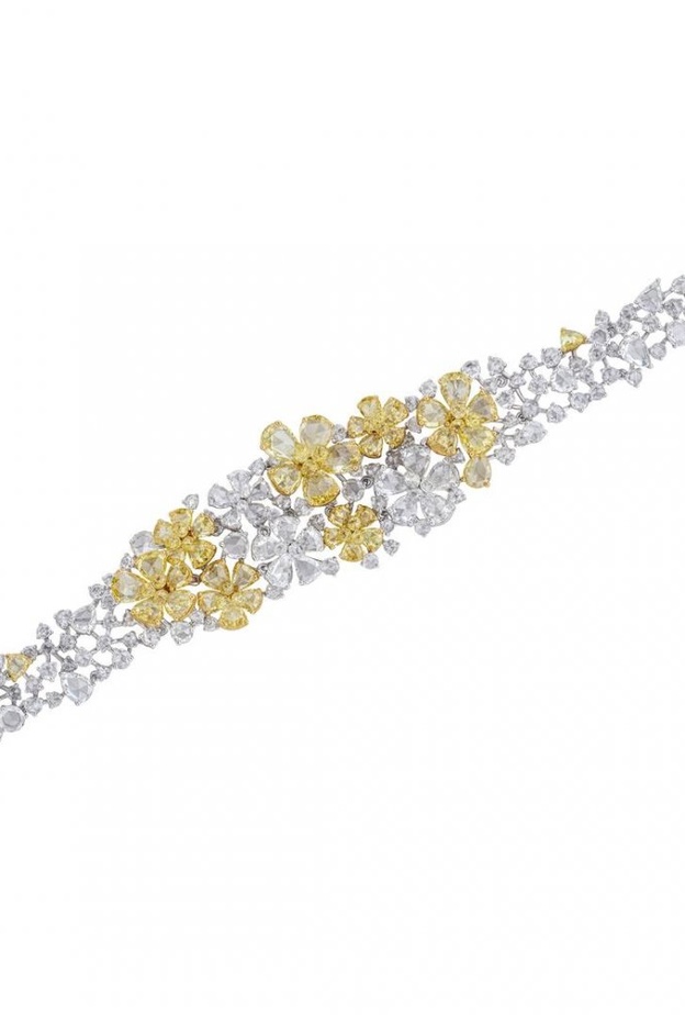 اسوارة من نيراف مودي