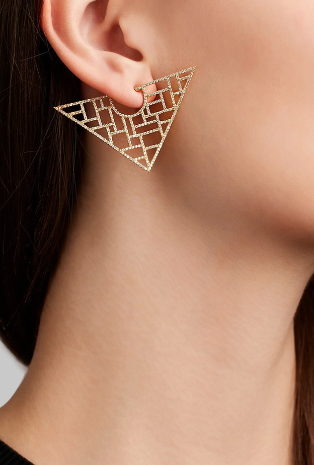 أقراط كبيرة من الذهب والصوف على شكل من Katerina Makriyianni