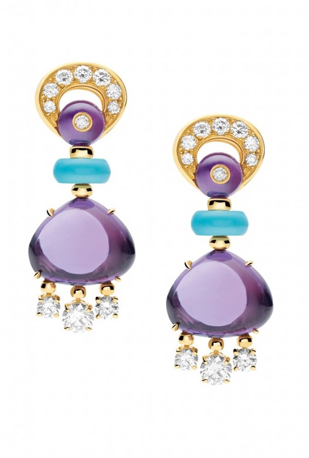 عقد من تصميم bvlgari