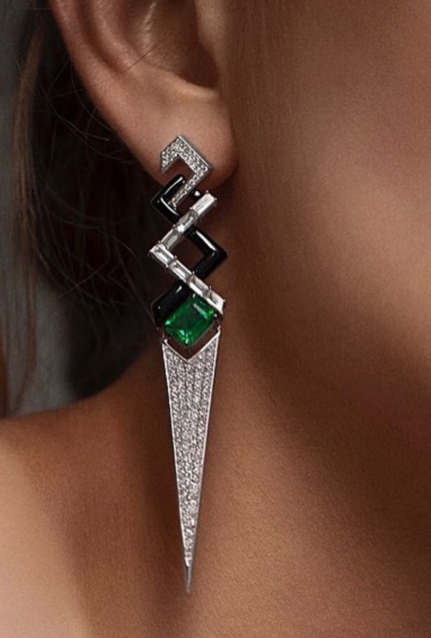 أقراط Nikos Koulis