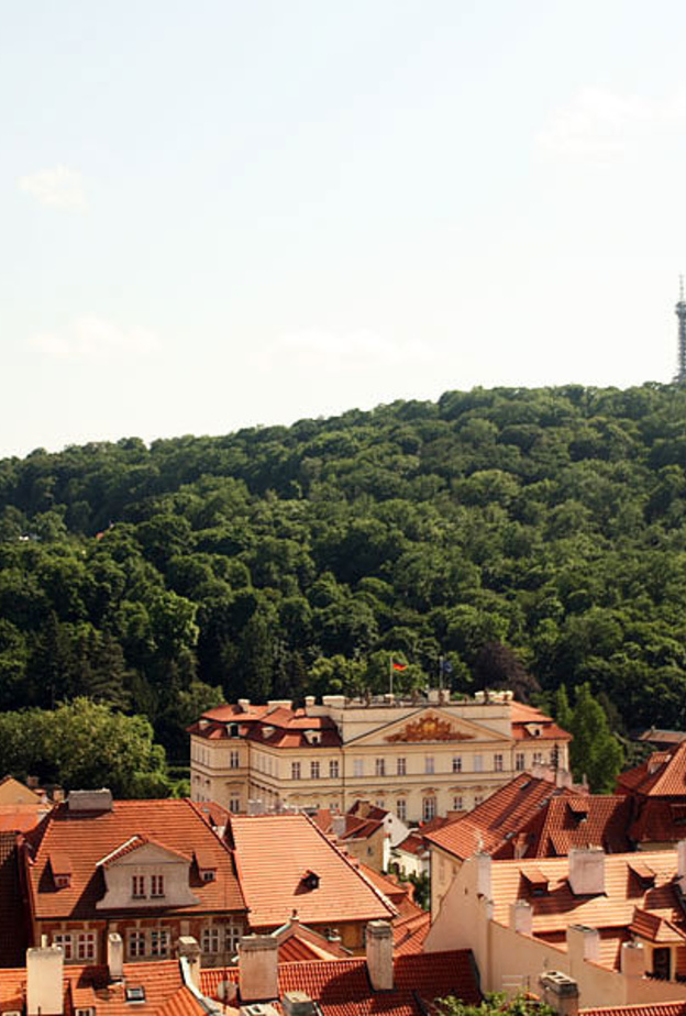 مكتبة كليمنتينوم الجميلة