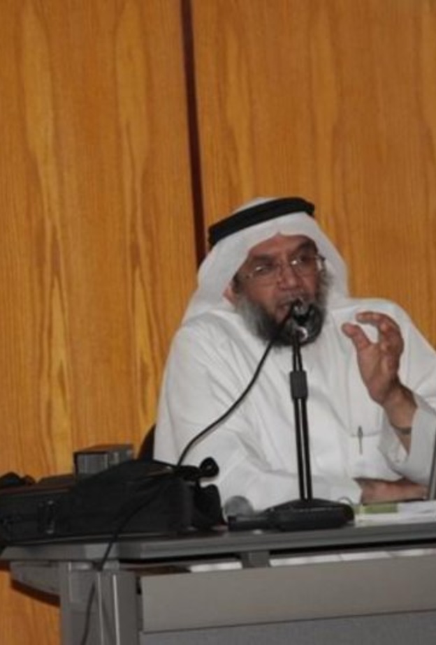 الدكتور مهدي قاضي في إحدى محاضراته 