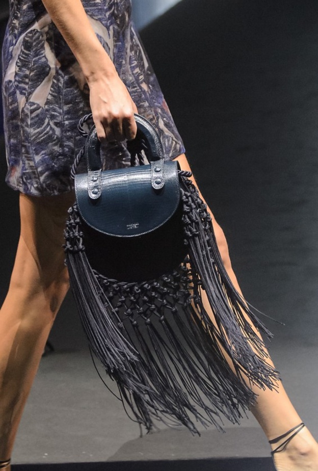 احدث موديلات شنط صغيرة مع الشراريب الملونة