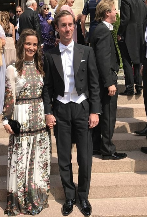 بيبا ميدلتون وجيمس ماثيوز في حفل زفاف في ستوكهولم