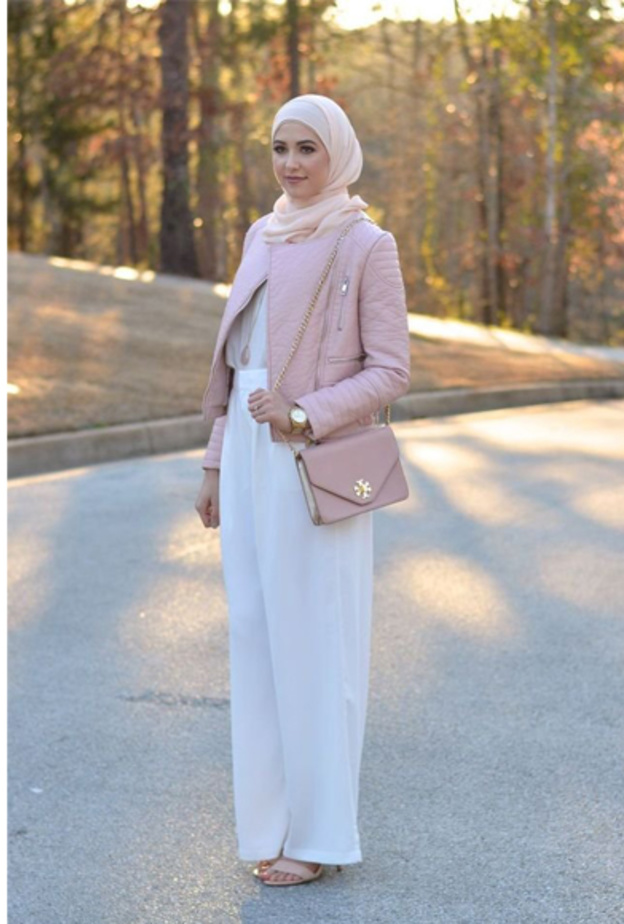 اطلالة ناعمة في البنطلون ذو الأرجل الواسعة اختاريها لمناسبة مسائية