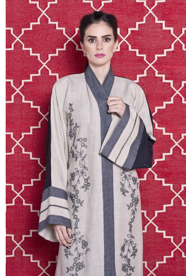 نوّعي اطلالاتك بالعبايات الملونة بالمجموعة التي اخترناها لك !