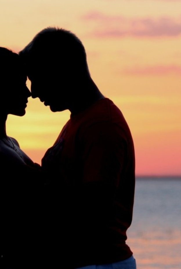 هل نستطيع نسيان الحب الأول بعد الزواج ؟