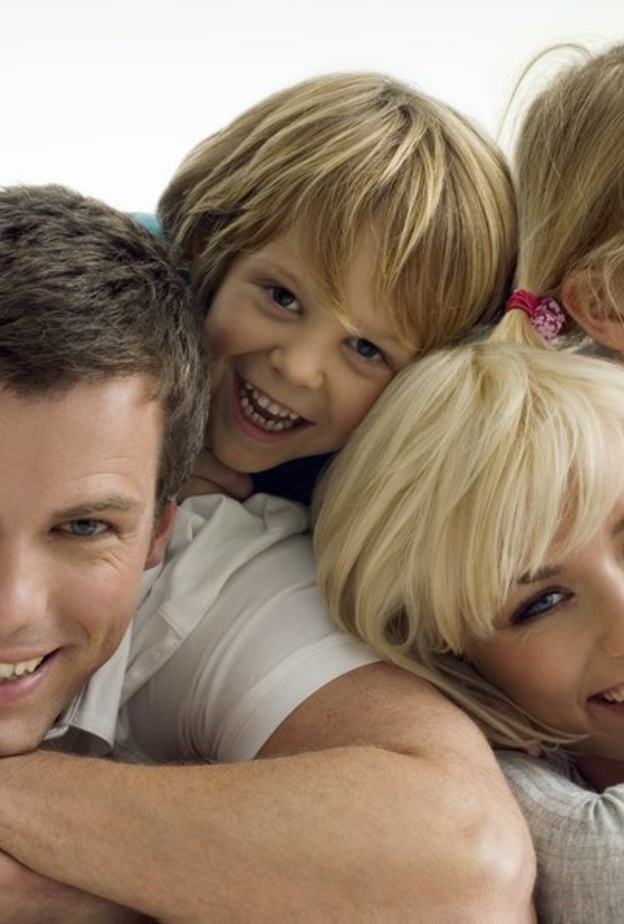 يجب أن يحترم الوالدين بعضهما أمام الابناء