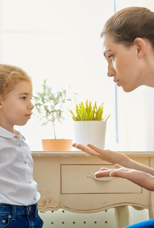 ما هو عقاب الطفل الذي يشتم وطرق التعامل معه 