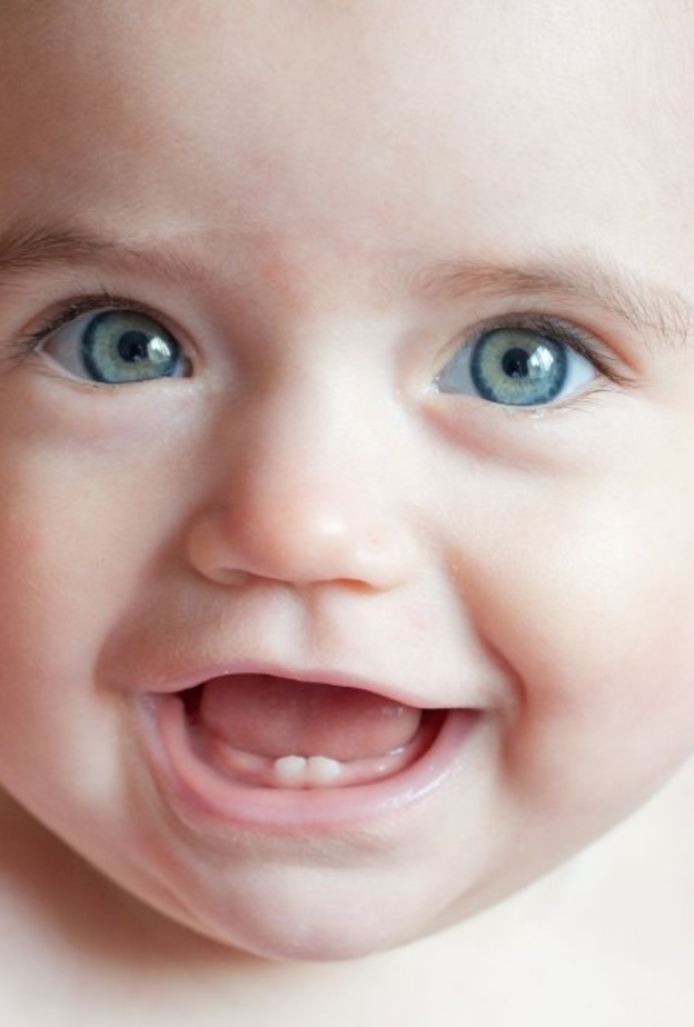 ما هي علامات التسنين وظهور الأضراس عند الأطفال