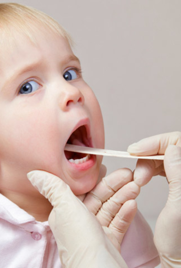 اسباب و اعراض التهاب الحلق لدى الاطفال و كيفية علاجها