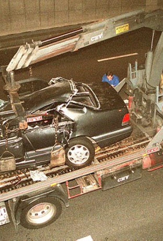 مخاوف من تأثير سلبي على أسرة الأميرة ديانا بعد عرض حطام سيارتها