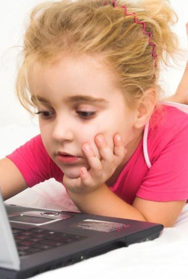 فوائد واضرار الالعاب الالكترونيه على اطفالك 