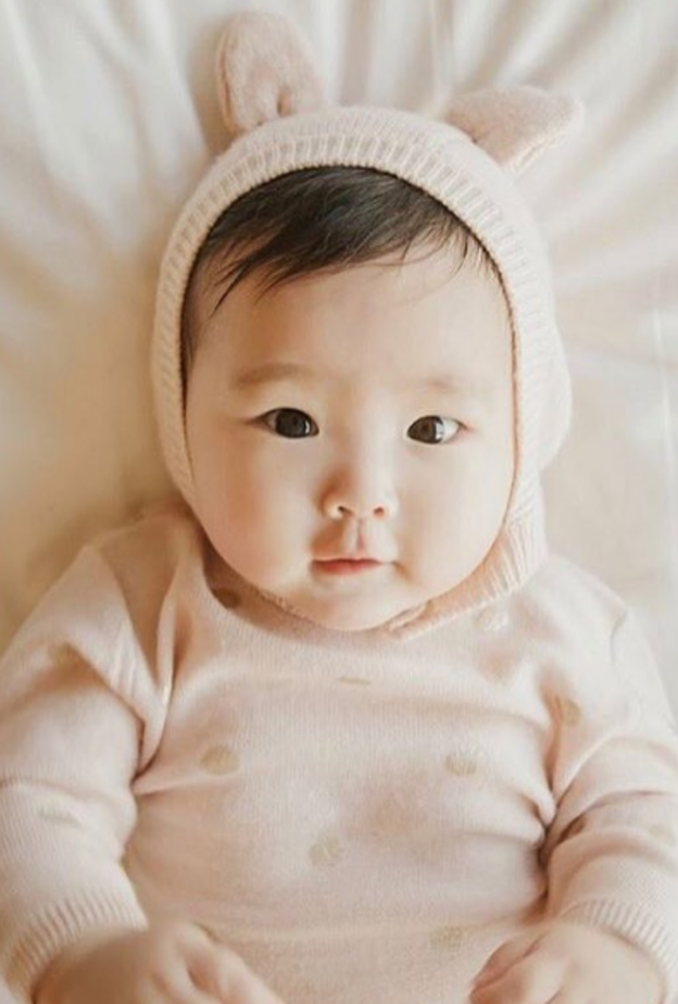 نعومة وبراءة في زي من ستيلا مكارتني